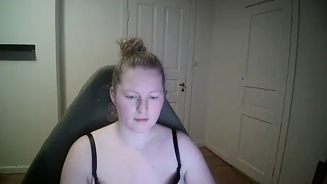 Snapshot of Girlnina-1995 chatting on 01.23.25 Girlnina-1995 online show from 01.23.25