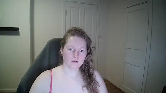 Snapshot of Girlnina-1995 chatting on 01.27.25 Girlnina-1995 online show from 01.27.25