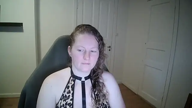 Snapshot of Girlnina-1995 chatting on 01.28.25 Girlnina-1995 online show from 01.28.25