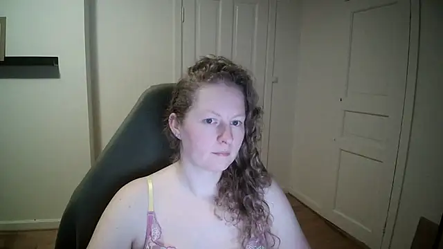 Snapshot of Girlnina-1995 chatting on 03.05.25 Girlnina-1995 online show from 03.05.25