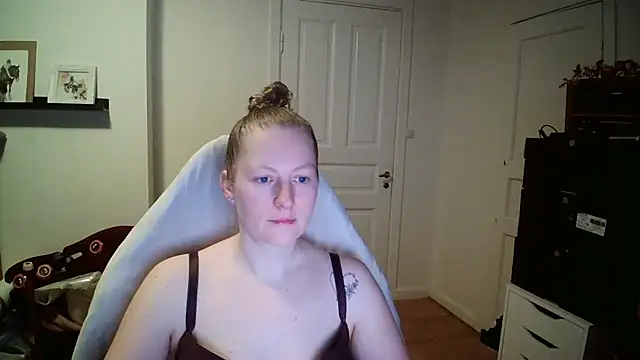 Snapshot of Girlnina-1995 chatting on 02.04.26 Girlnina-1995 online show from 02.04.26