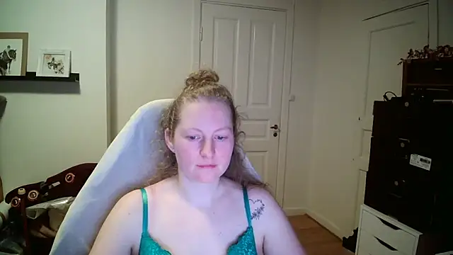 Snapshot of Girlnina-1995 chatting on 02.09.26 Girlnina-1995 online show from 02.09.26