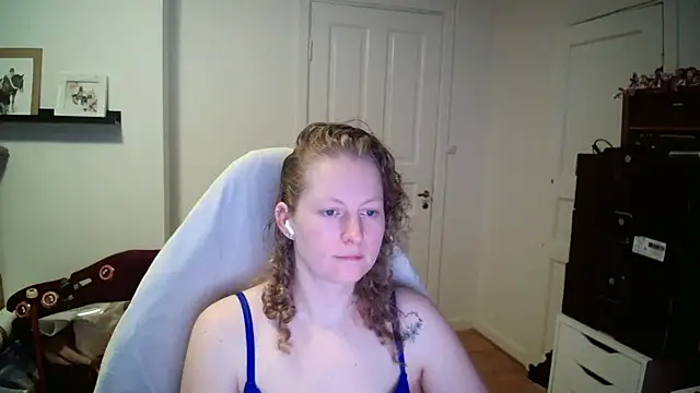 Snapshot of Girlnina-1995 chatting on 02.11.26 Girlnina-1995 online show from 02.11.26