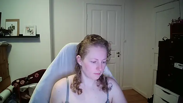 Snapshot of Girlnina-1995 chatting on 02.13.26 Girlnina-1995 online show from 02.13.26