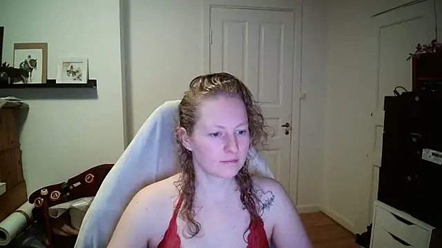 Snapshot of Girlnina-1995 chatting on 02.17.26 Girlnina-1995 online show from 02.17.26