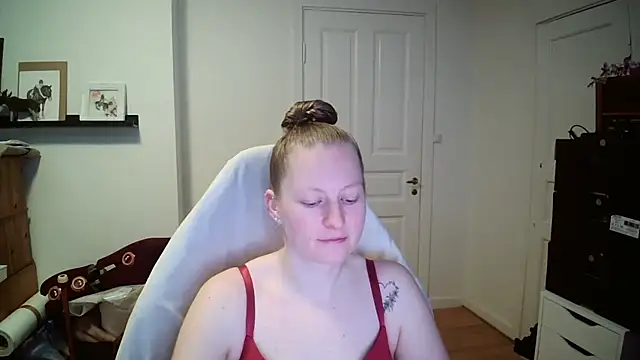 Snapshot of Girlnina-1995 chatting on 02.19.26 Girlnina-1995 online show from 02.19.26