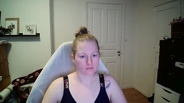 Snapshot of Girlnina-1995 chatting on 02.20.26 Girlnina-1995 online show from 02.20.26