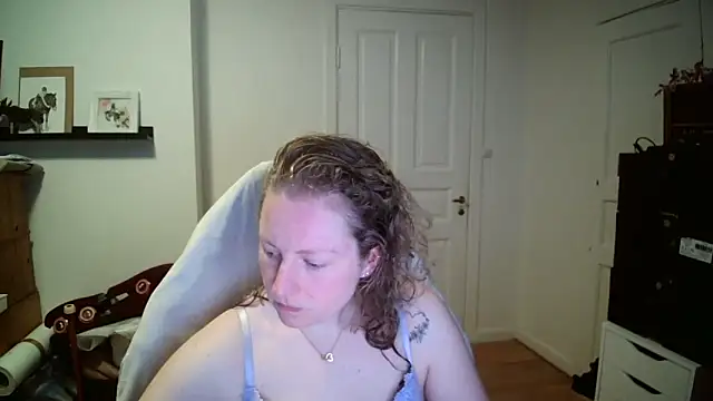 Snapshot of Girlnina-1995 chatting on 02.23.26 Girlnina-1995 online show from 02.23.26