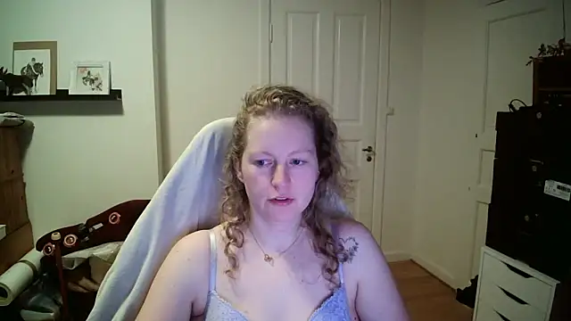 Snapshot of Girlnina-1995 chatting on 02.23.26 Girlnina-1995 online show from 02.23.26