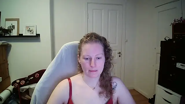 Snapshot of Girlnina-1995 chatting on 02.25.26 Girlnina-1995 online show from 02.25.26