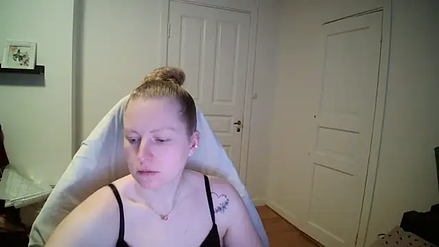 Girlnina-1995 online show from 03.05.26