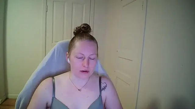 Girlnina-1995 online show from 03.30.26