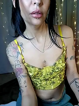 Snapshot of Masha_Real_84 chatting on 10.13.25 Masha Real 84 online show from 10.13.25