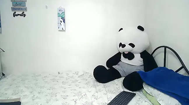 Snapshot of rihanna22 chatting on 02.08.25 rihanna22 online show from 02.08.25