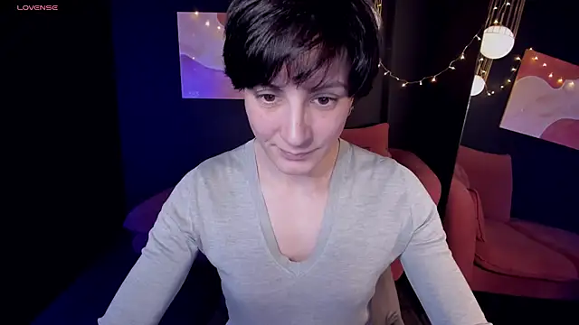 Snapshot of LorenDaze chatting on 01.25.25 LorenDaze online show from 01.25.25