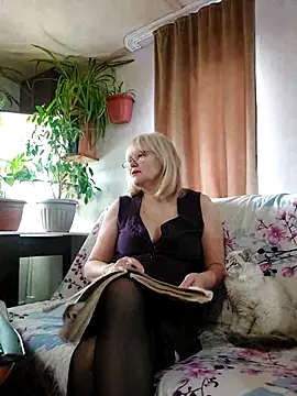 Snapshot of IrmaRose chatting on 11.30.25 IrmaRose online show from 11.30.25