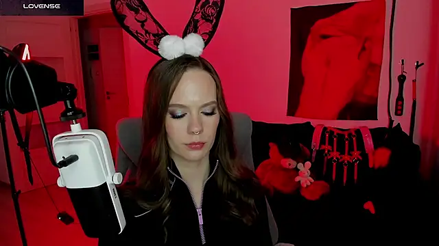 DivineBite online show from 04.10.26