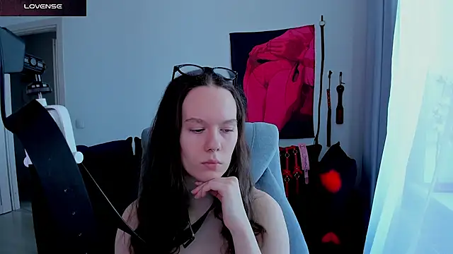 Snapshot of DivineBite chatting on 05.17.26 DivineBite online show from 05.17.26