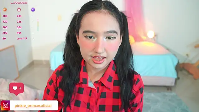 Snapshot of Pinkie_Princes chatting on 04.26.26 Pinkie Princes online show from 04.26.26