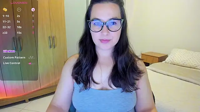 Snapshot of anna_love_hot chatting on 12.18.24 anna love hot online show from 12.18.24