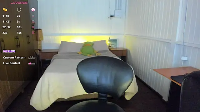 Snapshot of anna_love_hot chatting on 03.14.25 anna love hot online show from 03.14.25