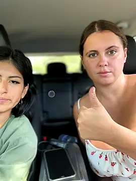 Snapshot of Samantha_official chatting on 10.17.25 Samantha official online show from 10.17.25