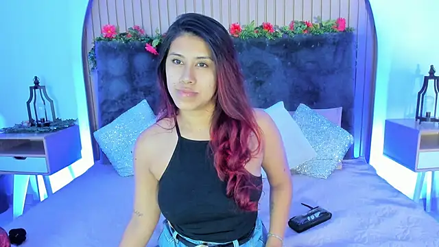 Snapshot of Karlagonzales_ chatting on 10.21.25 Karlagonzales online show from 10.21.25