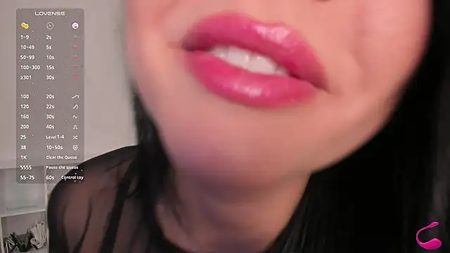 Snapshot of Veronicalanx1 chatting on 10.29.25 Veronicalanx1 online show from 10.29.25