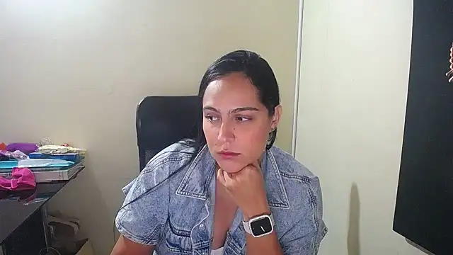 Snapshot of kendall_52 chatting on 12.20.24 kendall 52 online show from 12.20.24