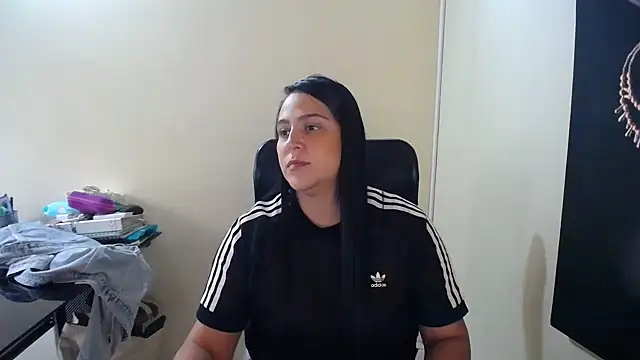 Snapshot of kendall_52 chatting on 02.20.25 kendall 52 online show from 02.20.25