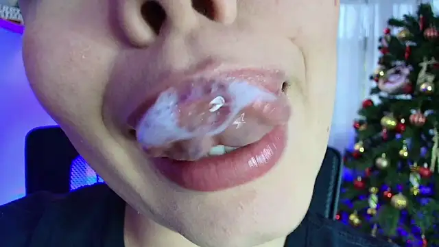 Snapshot of lisbet21x chatting on 12.30.24 lisbet21x online show from 12.30.24