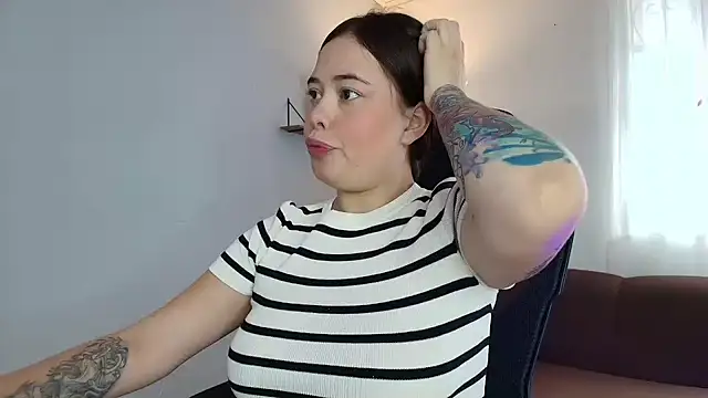 Snapshot of lisbet21x chatting on 02.15.25 lisbet21x online show from 02.15.25