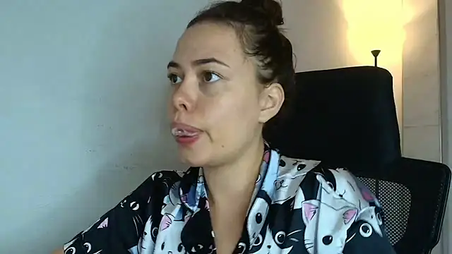 Snapshot of lisbet21x chatting on 09.24.25 lisbet21x online show from 09.24.25