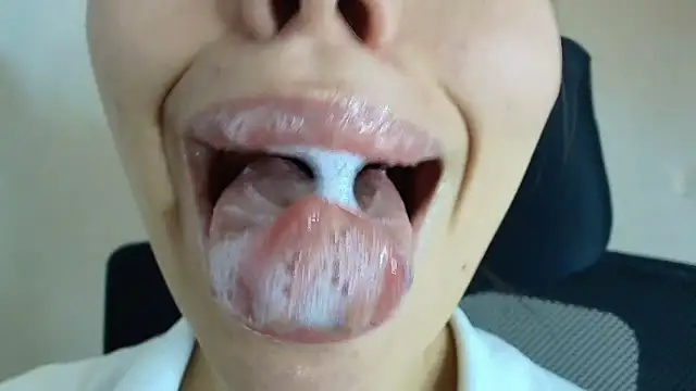 Snapshot of lisbet21x chatting on 09.28.25 lisbet21x online show from 09.28.25