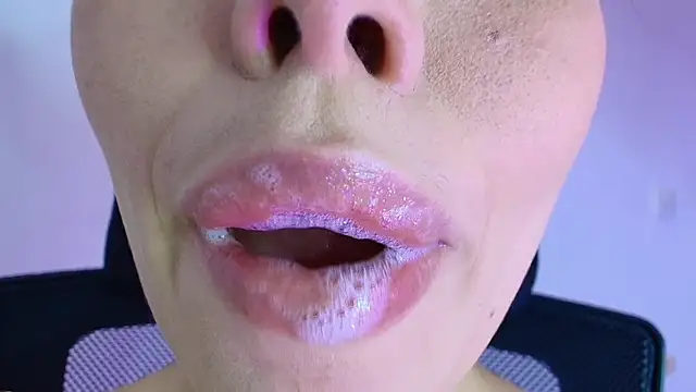 Snapshot of lisbet21x chatting on 11.15.25 lisbet21x online show from 11.15.25