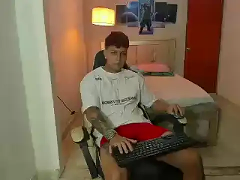 Snapshot of Jake_simons chatting on 12.14.24 Jake simons online show from 12.14.24