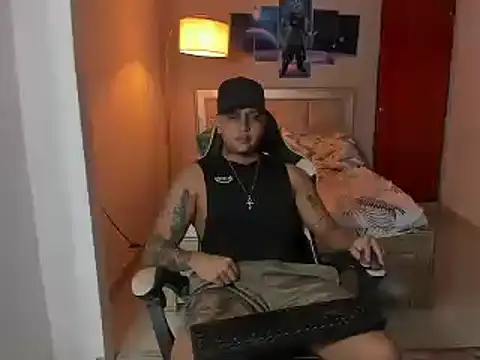 Snapshot of Jake_simons chatting on 12.20.24 Jake simons online show from 12.20.24