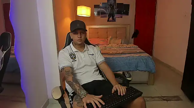 Snapshot of Jake_simons chatting on 01.11.25 Jake simons online show from 01.11.25