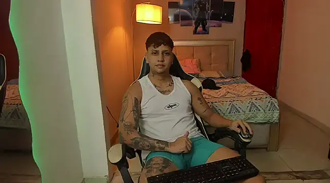 Snapshot of Jake_simons chatting on 01.13.25 Jake simons online show from 01.13.25