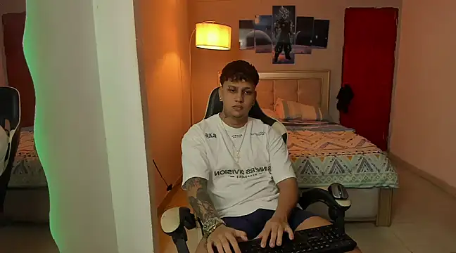 Snapshot of Jake_simons chatting on 01.15.25 Jake simons online show from 01.15.25