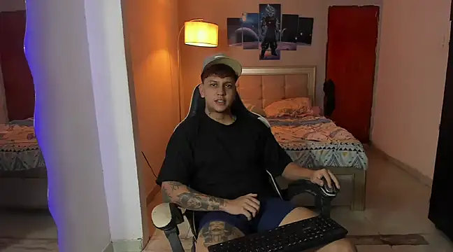 Snapshot of Jake_simons chatting on 01.29.25 Jake simons online show from 01.29.25