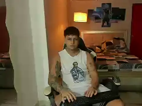 Snapshot of Jake_simons chatting on 02.13.25 Jake simons online show from 02.13.25