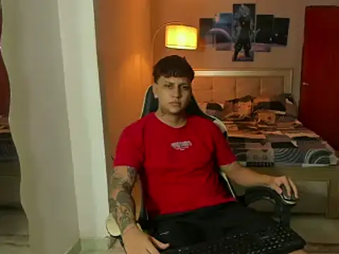 Snapshot of Jake_simons chatting on 02.18.25 Jake simons online show from 02.18.25