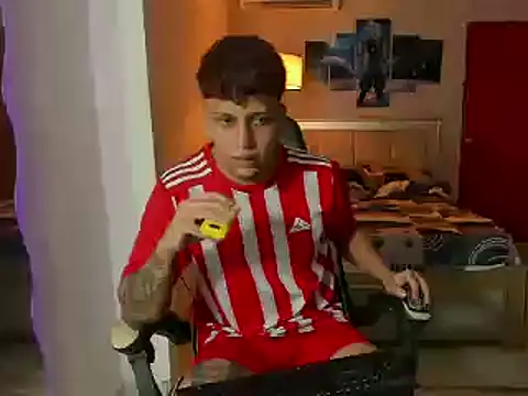 Snapshot of Jake_simons chatting on 02.21.25 Jake simons online show from 02.21.25