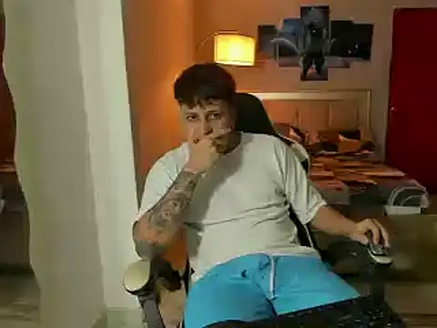 Snapshot of Jake_simons chatting on 02.22.25 Jake simons online show from 02.22.25