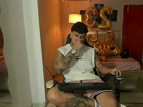 Snapshot of Jake_simons chatting on 02.27.25 Jake simons online show from 02.27.25