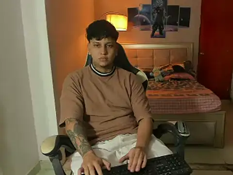 Snapshot of Jake_simons chatting on 03.18.25 Jake simons online show from 03.18.25