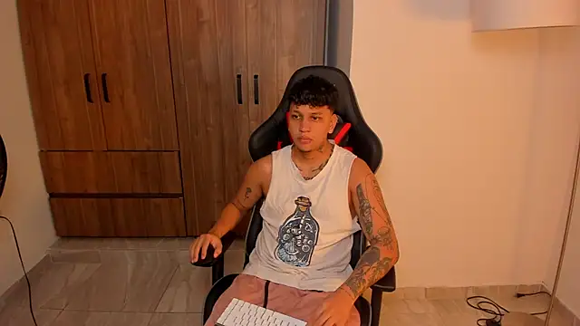 Snapshot of Jake_simons chatting on 09.15.25 Jake simons online show from 09.15.25