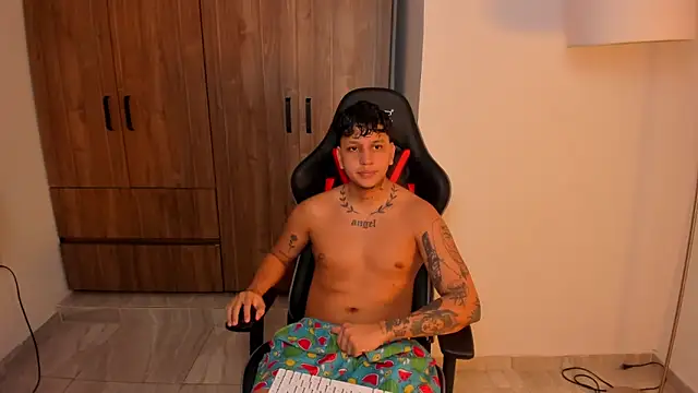 Snapshot of Jake_simons chatting on 09.20.25 Jake simons online show from 09.20.25