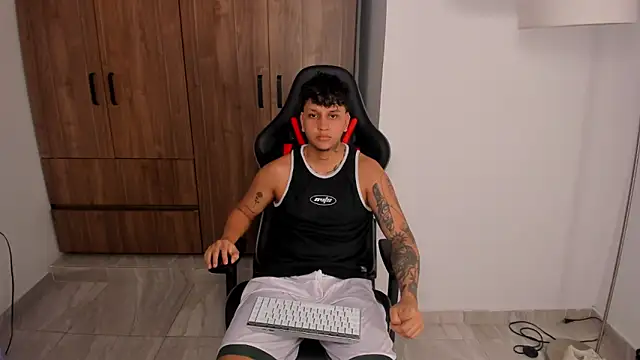 Snapshot of Jake_simons chatting on 09.24.25 Jake simons online show from 09.24.25